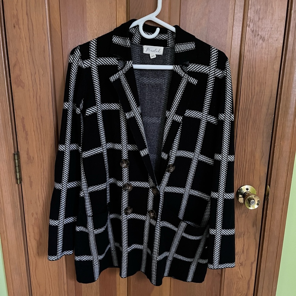 Women’s XS Super Soft Black and White Blazer